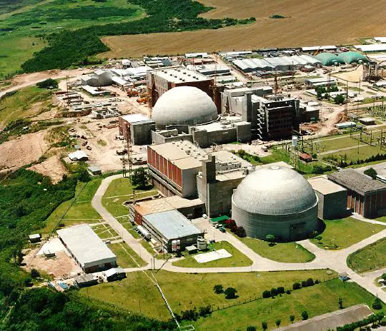 Energia nuclear na Argentina, história das usinas argentinas